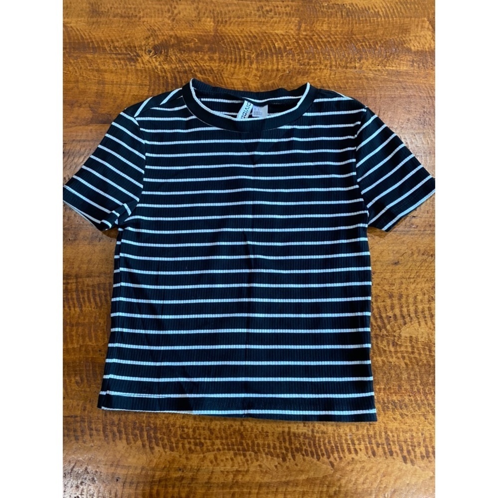 NWOT⛱️H&M - Black White Striped Ribbed Crop Top - S